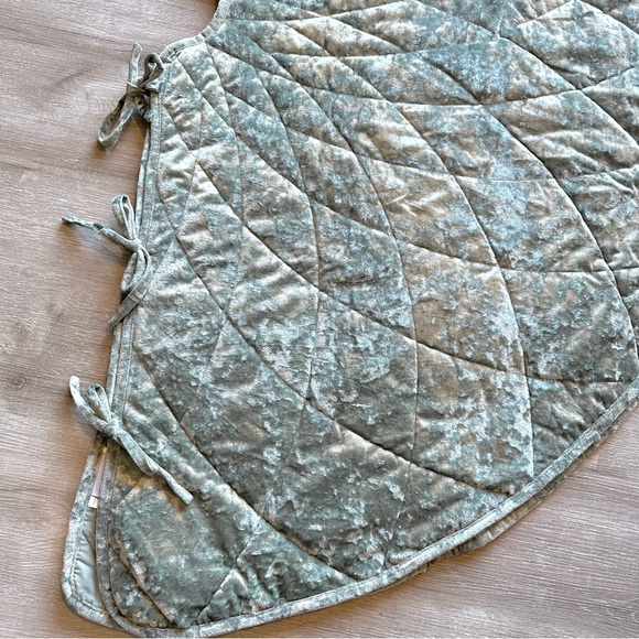 Crushed Velvet Sage Green Tree Skirt Diamond Quilted - Picture 2 of 4